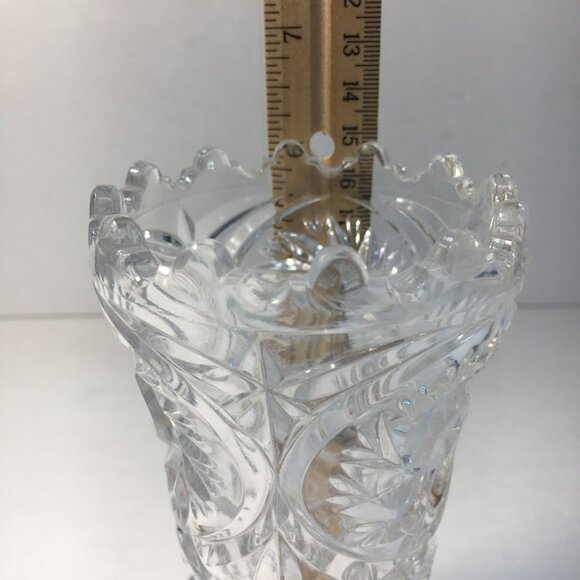 Clear Cut Glass Crystal Footed Vase Sawtooth Edge Swirled Star Design Vintage - Picture 6 of 6